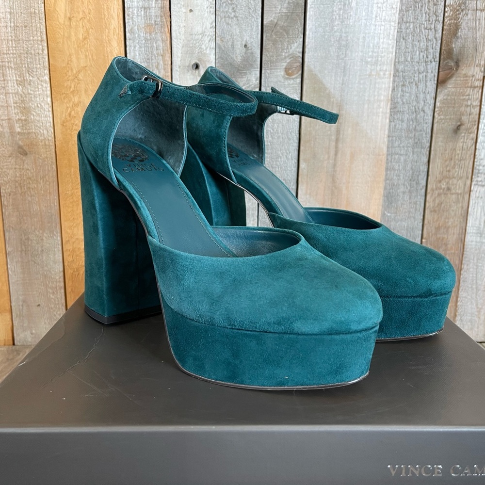 Vince Camuto Grelena in jade suede, size 10M